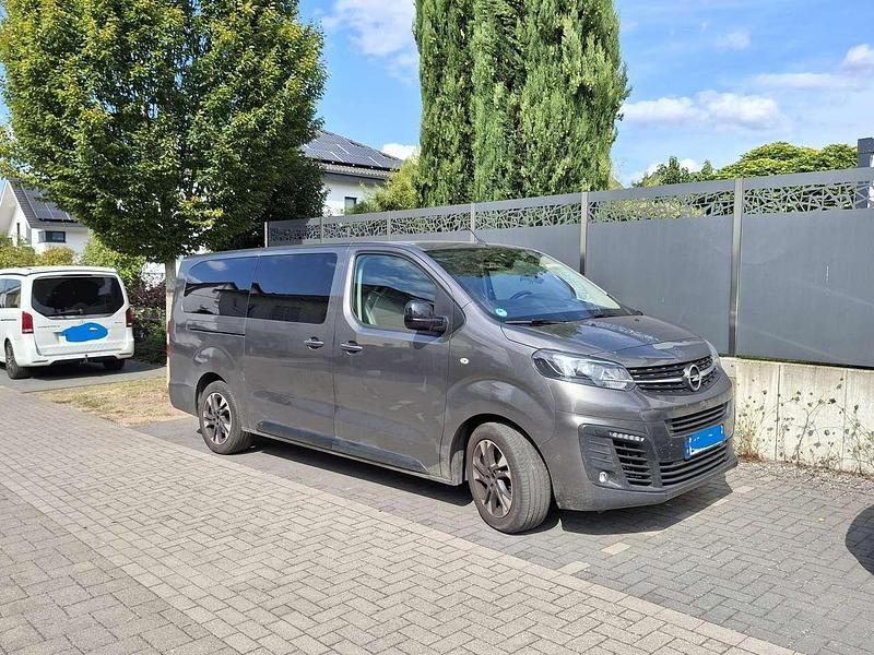 Grau Gebraucht 2022 Opel Zafira Life Elegance Van | 34.999 € (Guter Preis) - Bild 1/4
