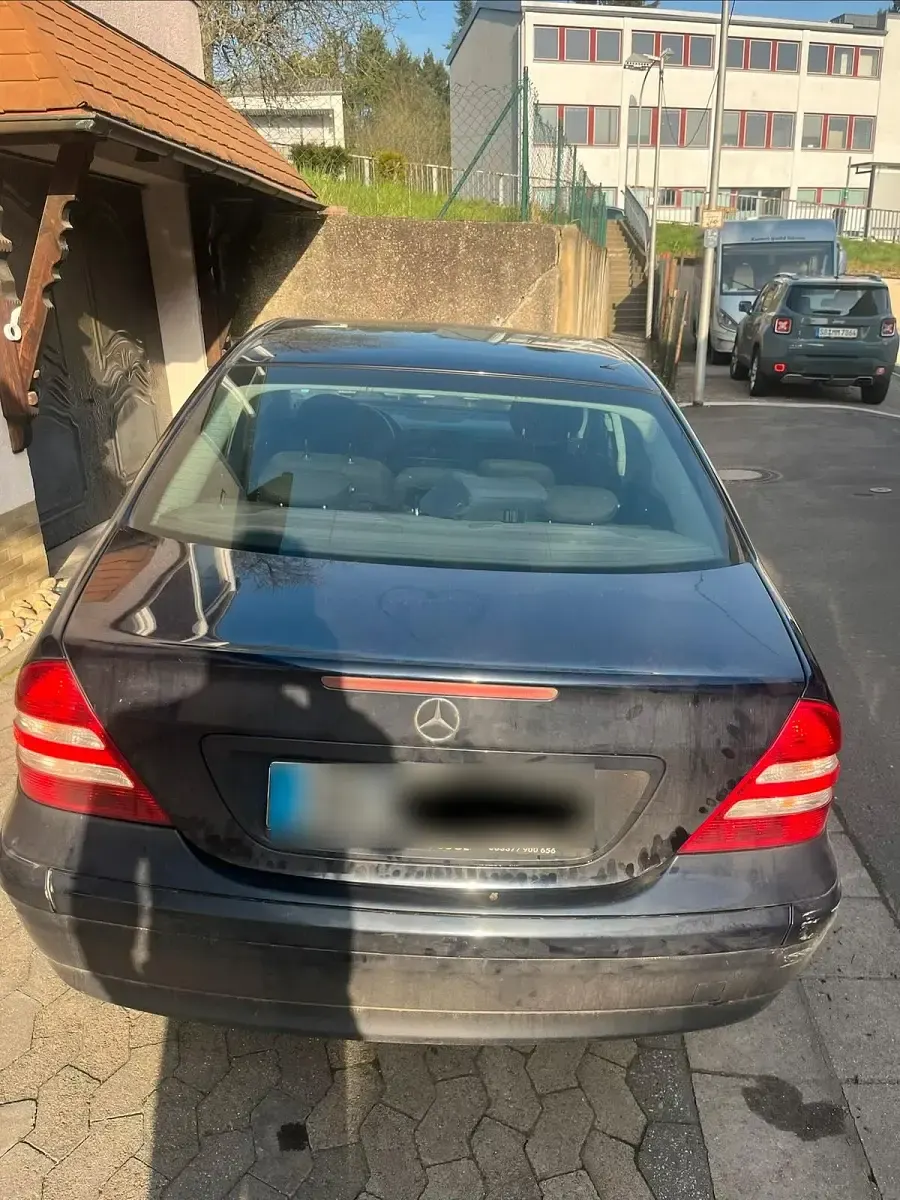 Gebraucht Mercedes C220 150 PS (110 kW) 2005 Blau Limousine