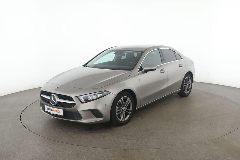 Grau Gebraucht 2019 Mercedes A220 Progressive Limousine | 27.690 € (Teuer) - Bild 1/3
