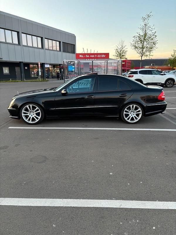 Second-hand Mercedes E320 224 CP (164 kW) 2004 Negru Berlinǎ
