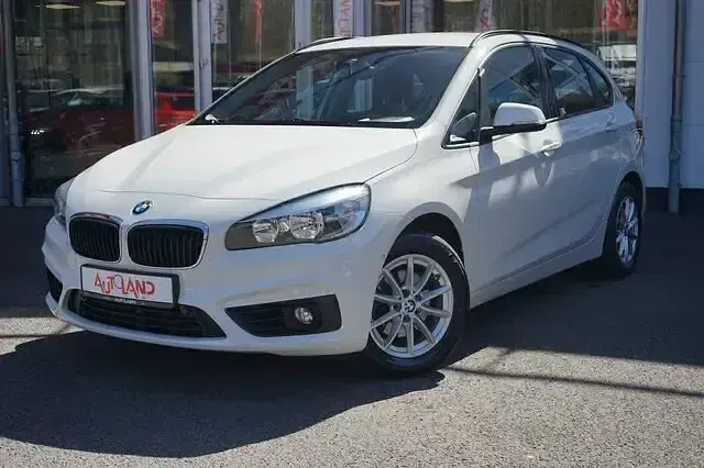 Używany BMW 218 Advantage 136 KM (100 kW) 2017 Biały Minivan