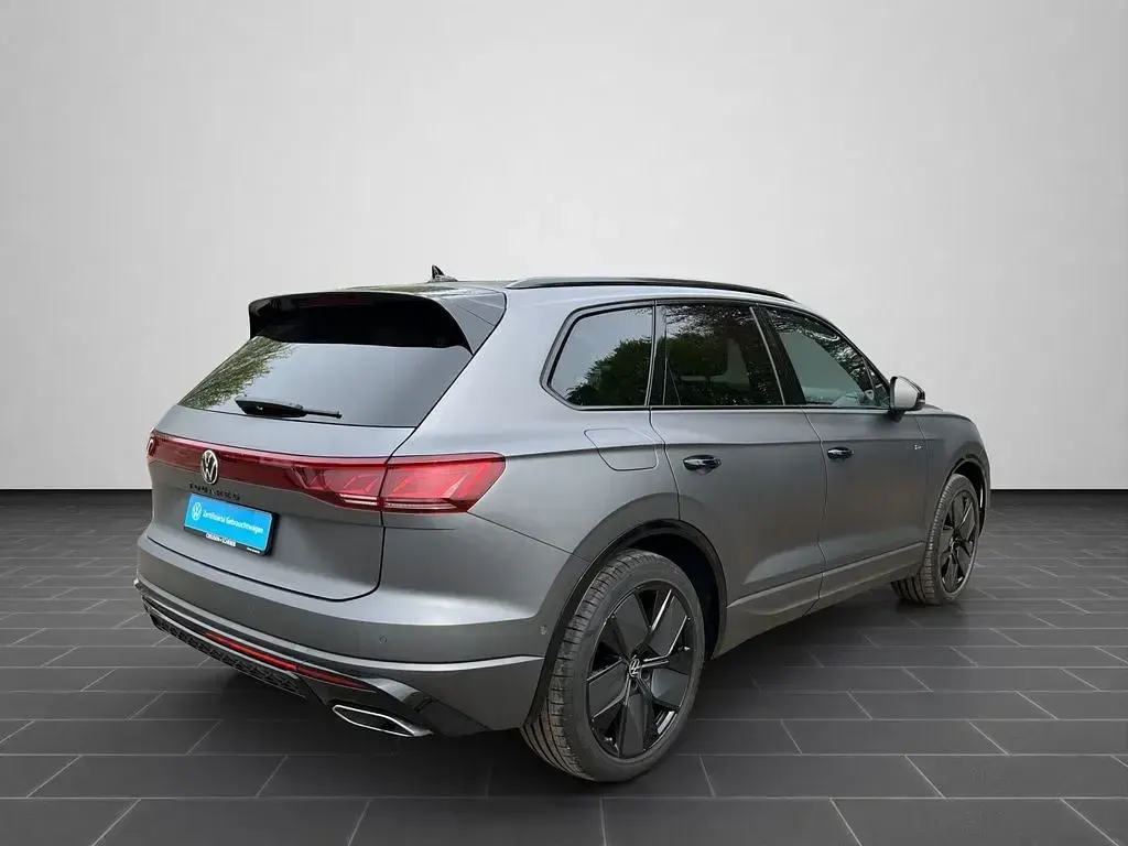 Gebraucht VW Touareg R-line 286 PS (210 kW) 2025 Siliziumgrau matt SUV