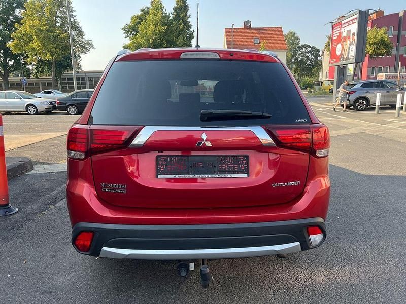 Gebraucht Mitsubishi Outlander Plus 150 PS (110 kW) 2015 Rot SUV