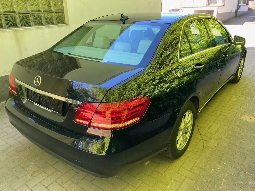 Gebraucht Mercedes E250 Elegance 211 PS (155 kW) 2013 Schwarz Limousine