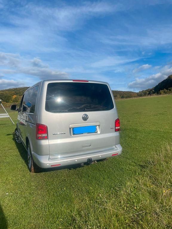 Usado VW Multivan 179 CV (131 kW) 2010 Plateado Monovolumen