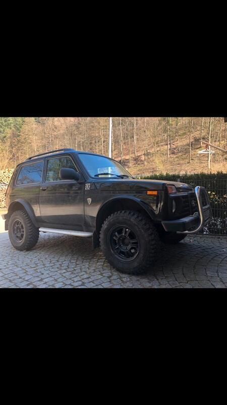 Schwarz Gebraucht 2018 Lada niva SUV | 24.500 € - Bild 1/4