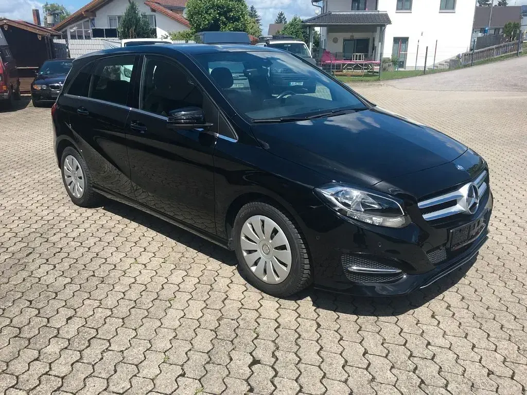 Gebraucht Mercedes B180 Style 122 PS (89 kW) 2015 Schwarz Kleinwagen