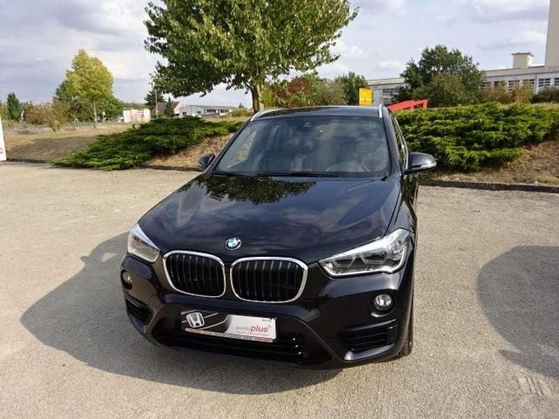 Saphirschwarz Gebraucht 2017 BMW X1 Sport Line SUV | 18.950 € (Guter Preis) - Bild 1/4