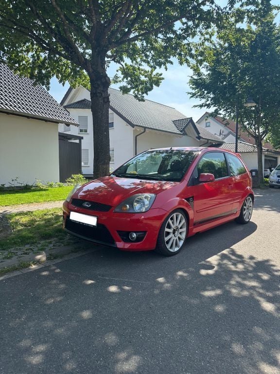 Rot Gebraucht 2005 Ford Fiesta ST Kleinwagen | 2.222 € (Guter Preis) - Bild 1/4