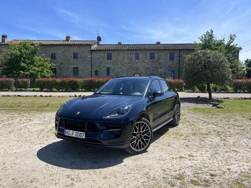 Blau Gebraucht 2019 Porsche Macan SUV | 48.999 € (Etwas zu teuer) - Bild 1/4