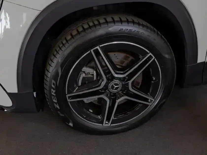 Gebraucht Mercedes GLB220 AMG 190 PS (139 kW) 2025 Weiß SUV