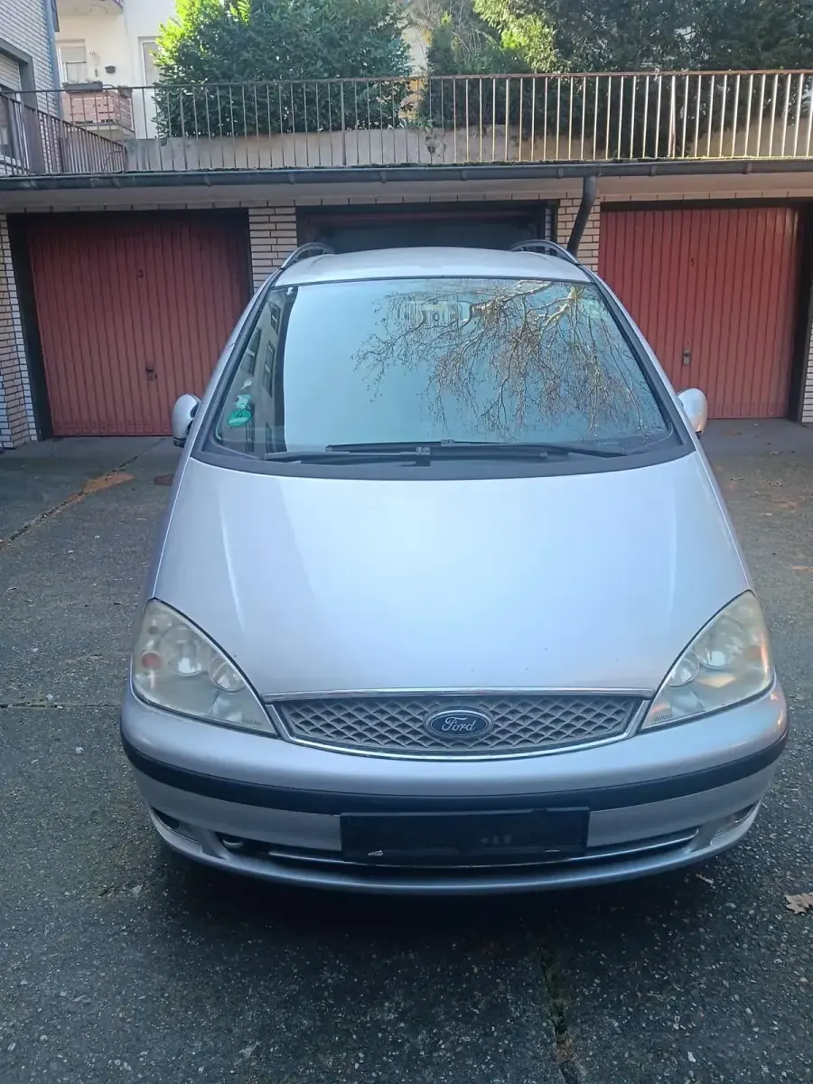 Gebraucht Ford Galaxy 131 PS (96 kW) 2004 Silber Van / Kleinbus