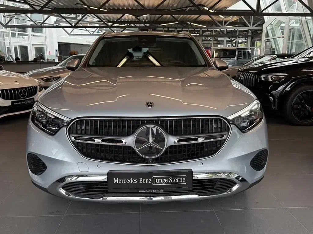 Gebraucht Mercedes GLC200 204 PS (150 kW) 2024 Metalliclack hightechsilber SUV