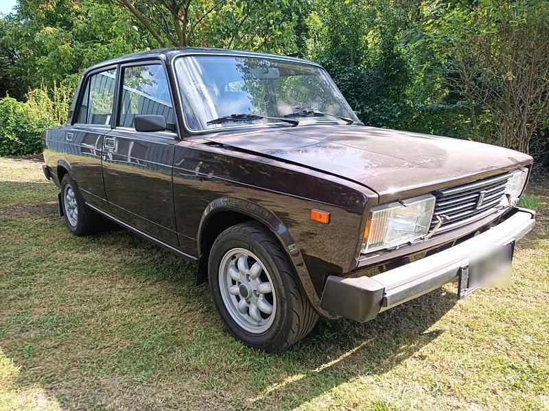 Braun Gebraucht 1991 Lada Nova Limousine | 7.750 € - Bild 1/4