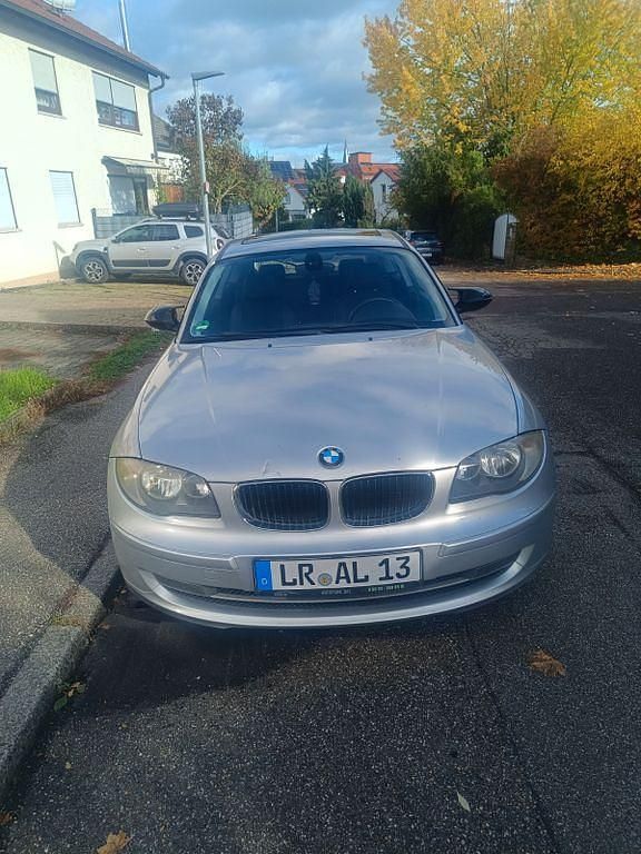 Grau Gebraucht 2007 BMW 118 Kleinwagen | 2.900 € (Guter Preis) - Bild 1/4