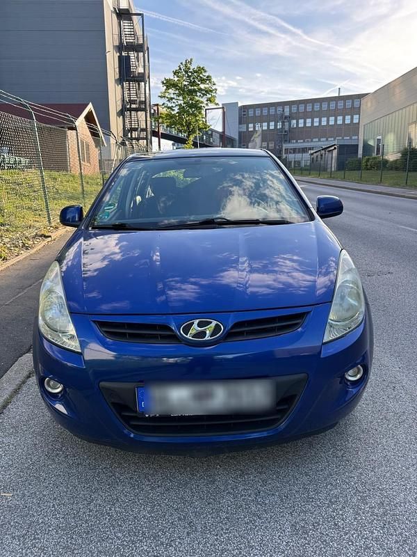 Blau Gebraucht 2010 Hyundai i20 Kleinwagen | 2.550 € (Fairer Preis) - Bild 1/4
