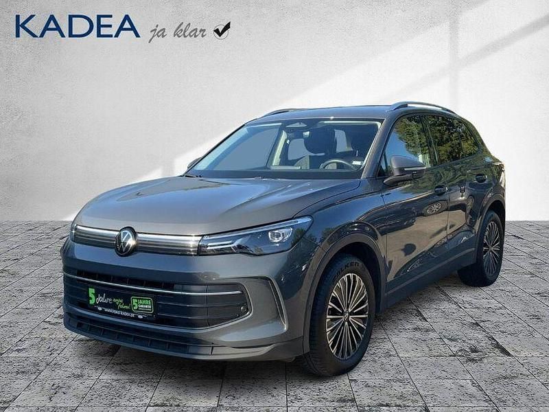Gebraucht VW Tiguan Life 131 PS (96 kW) 2024 Delfingrau metallic SUV