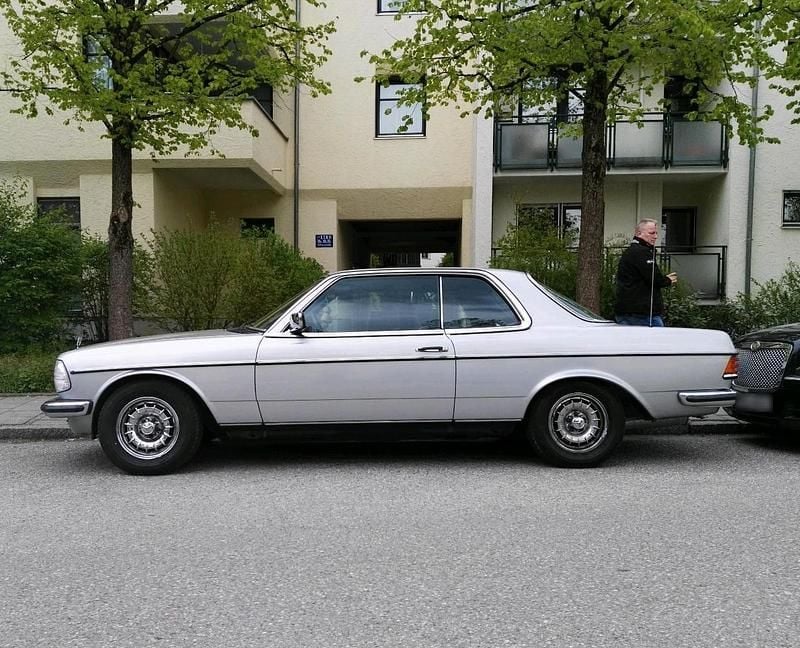 Gebraucht Mercedes 280 185 PS (136 kW) 1982 Silber Coupé