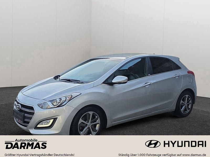 Silber Gebraucht 2016 Hyundai i30 Passion Limousine | 14.490 € (Etwas zu teuer) - Bild 1/4
