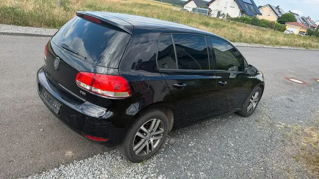 Gebraucht VW Golf VI 105 PS (77 kW) 2010 Schwarz Kleinwagen