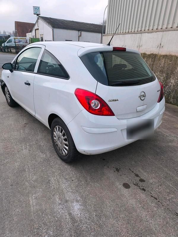 Gebraucht Opel Corsa 70 PS (51 kW) 2012 Weiß Kleinwagen