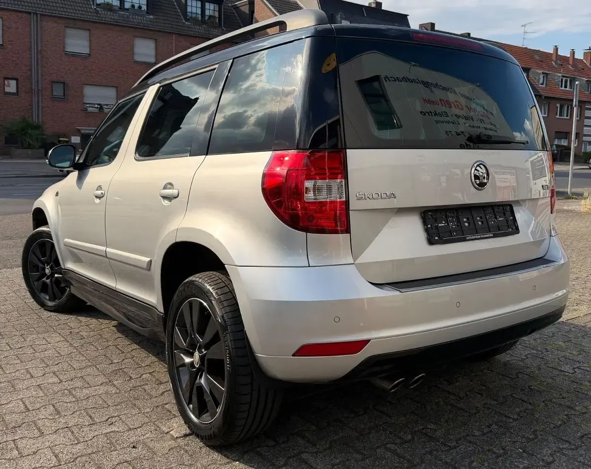 Gebraucht Skoda Yeti Monte Carlo 122 PS (89 kW) 2015 Silber SUV