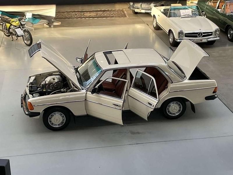 Gebraucht Mercedes E230 125 PS (91 kW) 1983 Beige Limousine