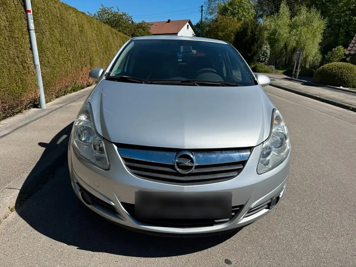 Używany Opel Corsa 75 KM (55 kW) 2010 Srebrny Hatchback