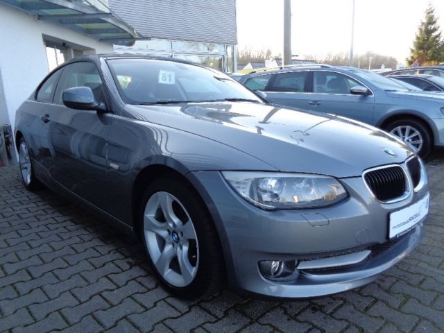 Gebraucht BMW 318 143 PS (105 kW) 2010 Grau metallic Coupé