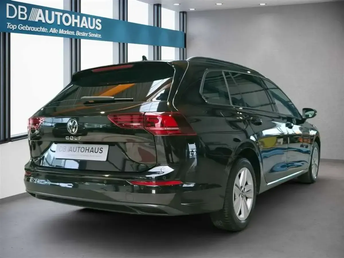 Gebraucht VW Golf VIII Life 150 PS (110 kW) 2025 Schwarz Kombi