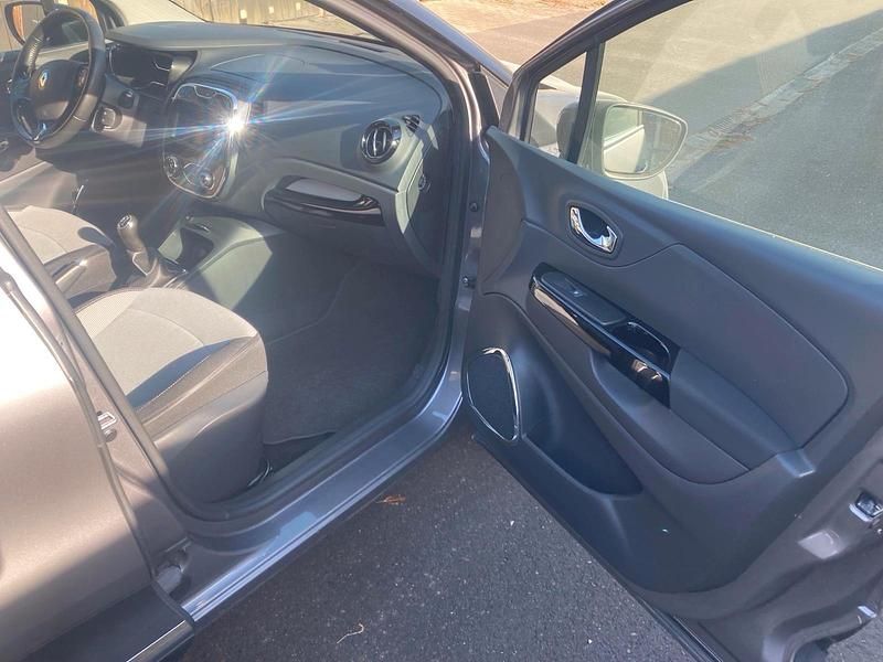 Gebraucht Renault Captur 88 PS (64 kW) 2016 Grau SUV