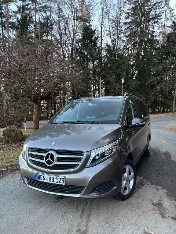 Gebraucht Mercedes V250 Edition 190 PS (139 kW) 2016 Grau Van / Kleinbus