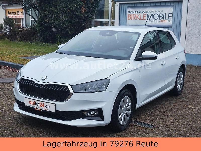 Moon weiß metallic Neu 2025 Skoda Fabia Selection Limousine | 19.750 € (Guter Preis) - Bild 1/4