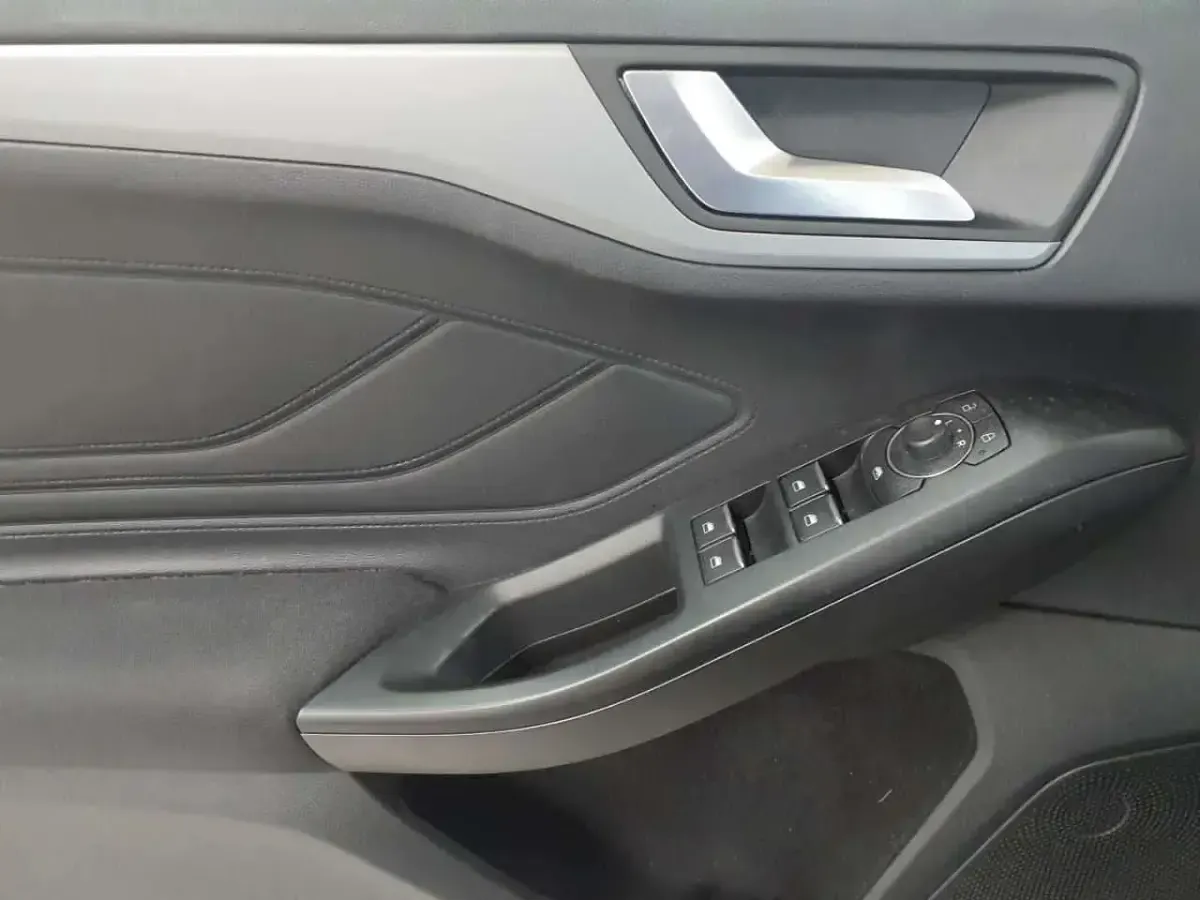 Gebraucht Ford Focus Cool & Connect 120 PS (88 kW) 2022 Magnetic metallic Kombi