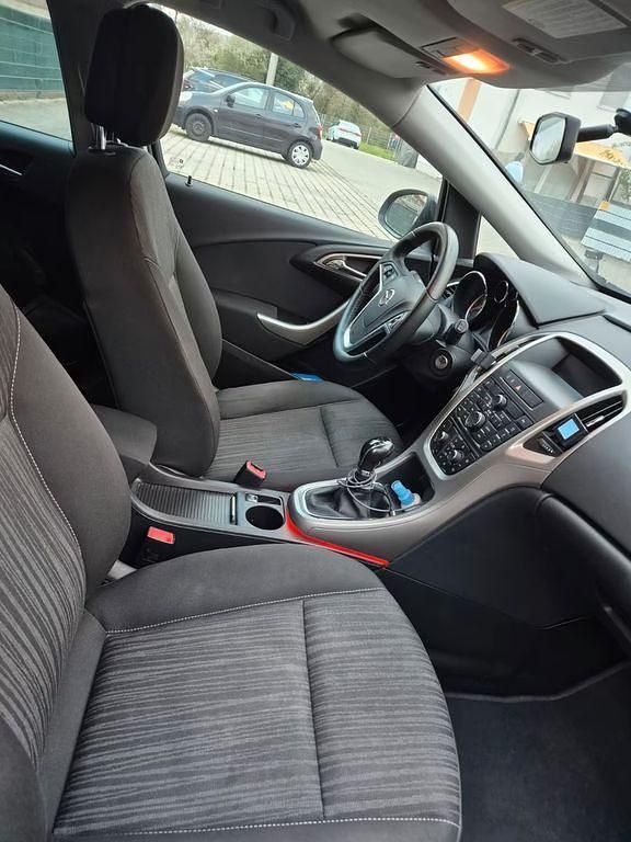 Gebraucht Opel Astra Edition 140 PS (102 kW) 2013 Schwarz Limousine