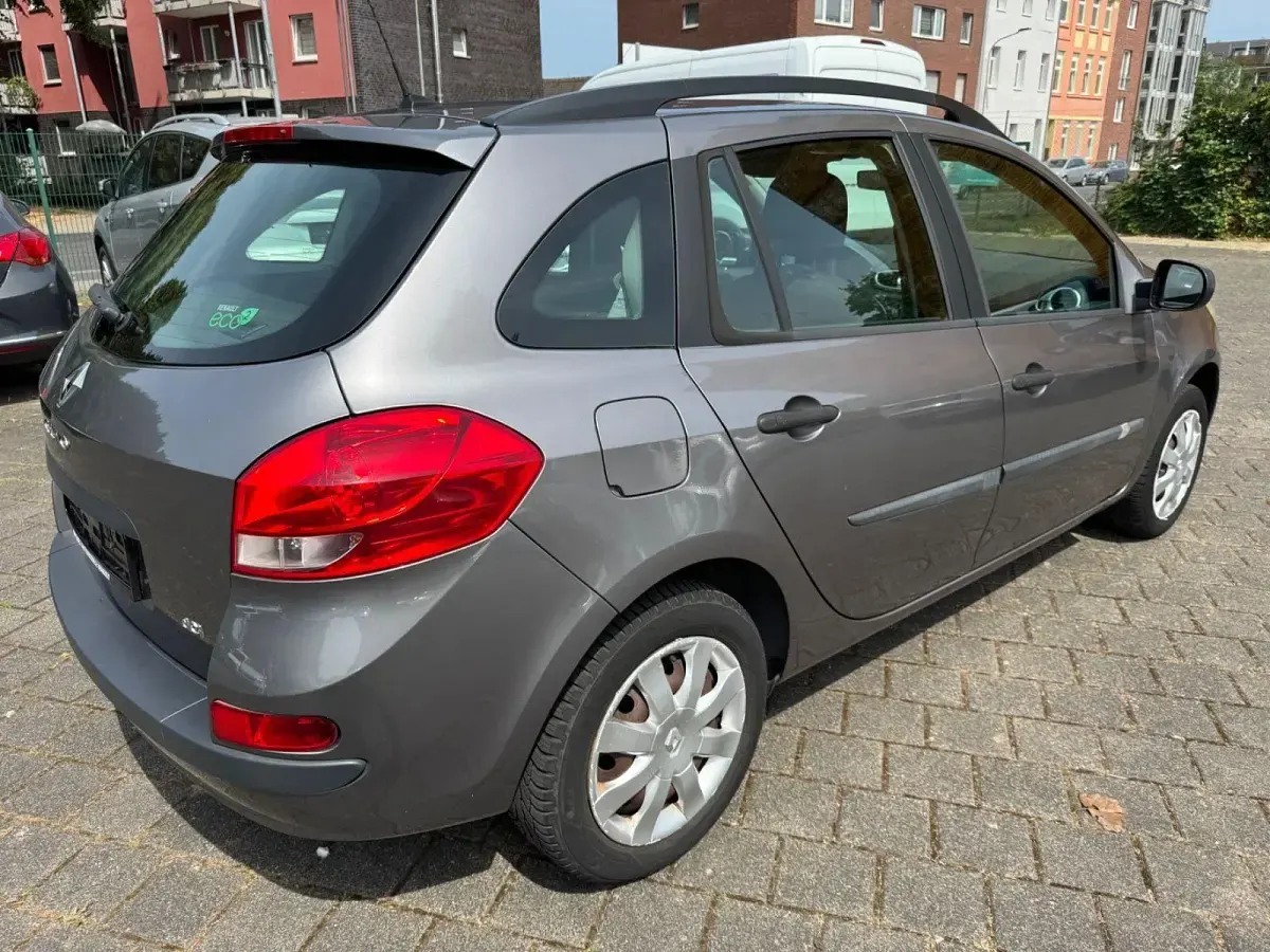 Gebraucht Renault Clio GrandTour Expression 75 PS (55 kW) 2012 Grau Kombi