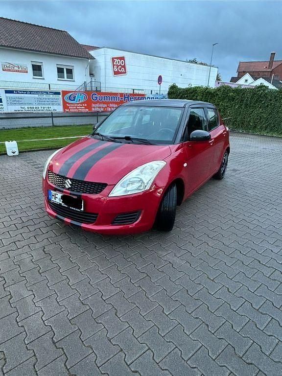 Rot Gebraucht 2013 Suzuki Swift Club Kleinwagen | 3.990 € (Guter Preis) - Bild 1/4