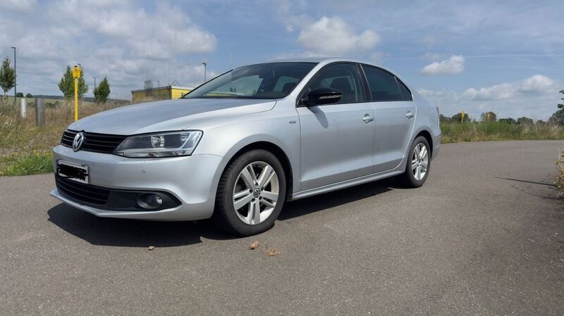 Silber Gebraucht 2012 VW Jetta Match Limousine | 6.500 € (Superpreis) - Bild 1/4