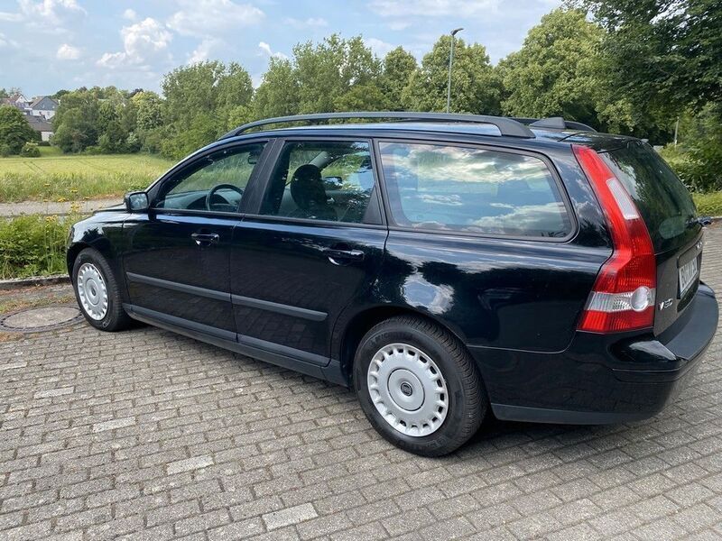 Schwarz Gebraucht 2005 Volvo V50 Kombi | 3.500 € (Fairer Preis) - Bild 1/4