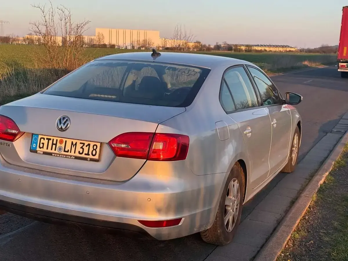 Brugt VW Jetta Highline 105 HK (77 kW) 2012 Grå Sedan