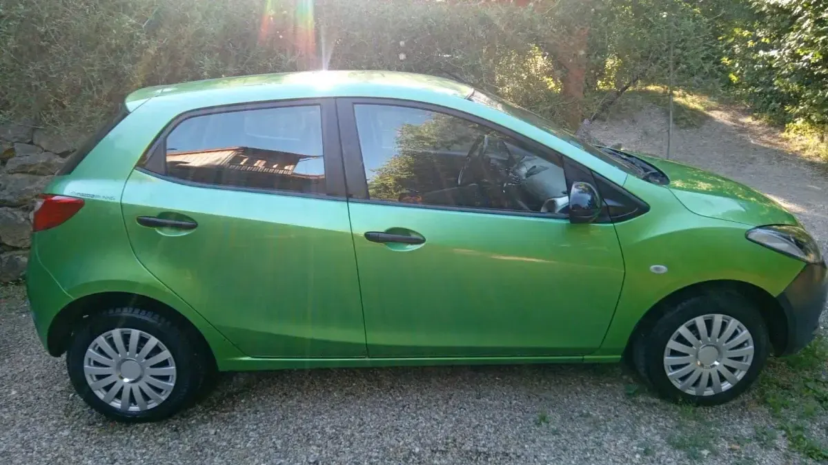 Gebraucht Mazda 2 86 PS (63 kW) 2009 Grün Kleinwagen