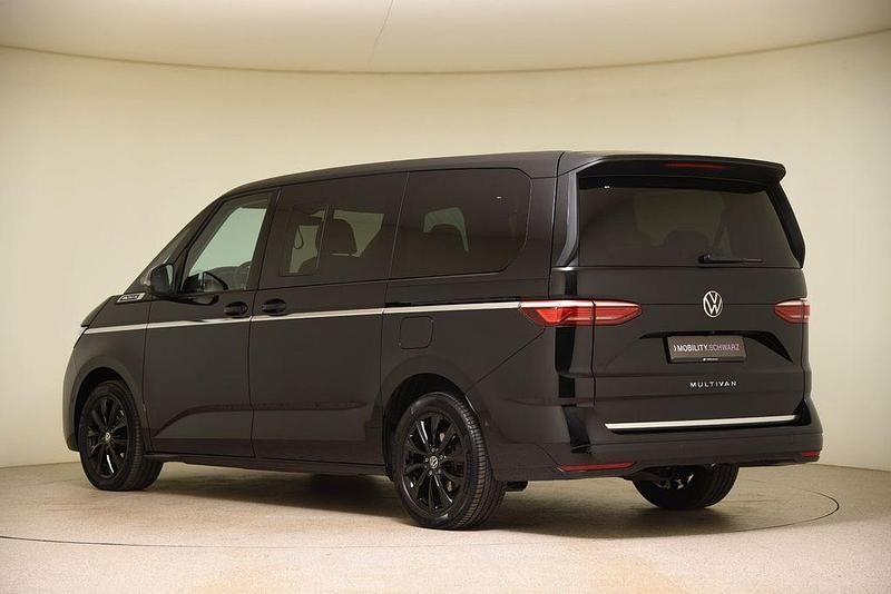 Gebraucht VW Multivan Style 150 PS (110 kW) 2024 Deep black pearlescent Van