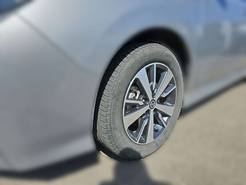 Gebraucht Nissan Leaf Acenta 110 kW (150 PS) 2021 Silber Kleinwagen