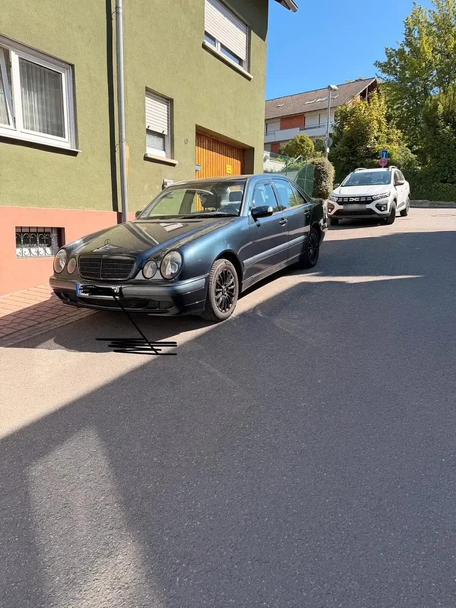 Second-hand Mercedes E200 163 CP (119 kW) 2004 Albastru Berlinǎ