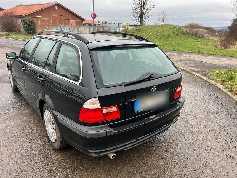 Second-hand BMW 318 143 CP (105 kW) 2004 Negru Break