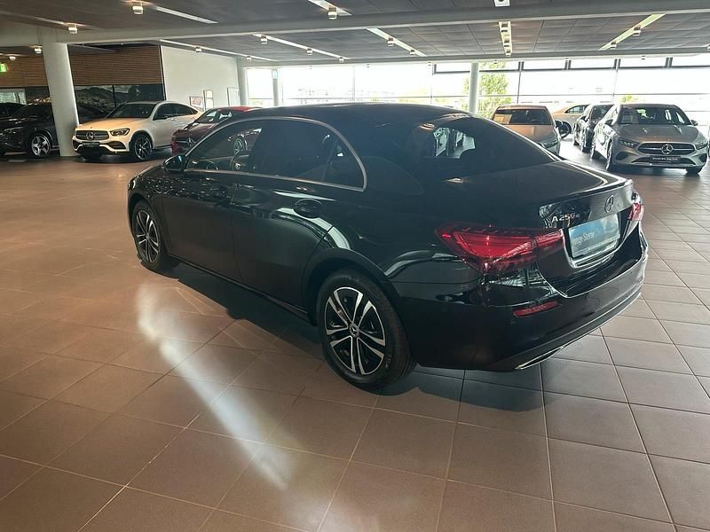 Schwarz Gebraucht 2024 Mercedes A250 Limousine | 29.500 € (Fairer Preis) - Bild 1/4