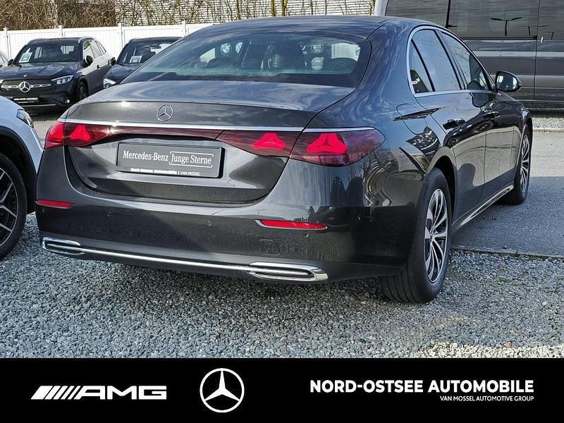 Gebraucht Mercedes E220 Avantgarde 197 PS (144 kW) 2024 Metalliclack graphitgrau Limousine