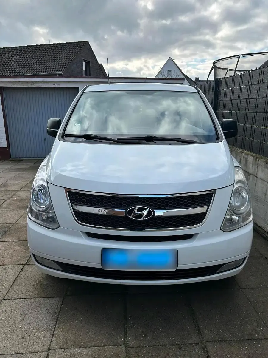 Gebraucht Hyundai H-1 170 PS (125 kW) 2011 Weiß Van / Kleinbus