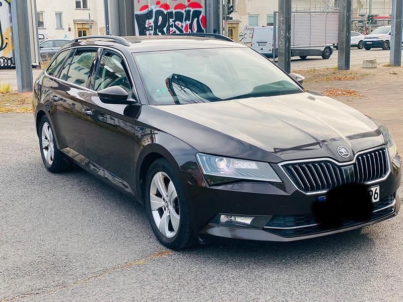Braun Gebraucht 2016 Skoda Superb Kombi | 8.450 € (Superpreis) - Bild 1/4