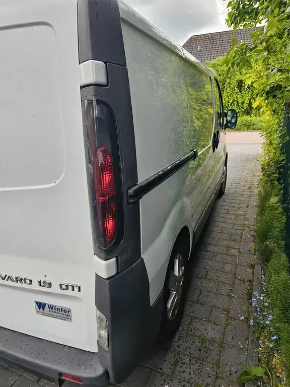 Używany Opel Vivaro 137 KM (100 kW) 2003 Biały Minivan